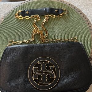 s a Tory Burch Amanda Logo Clutch